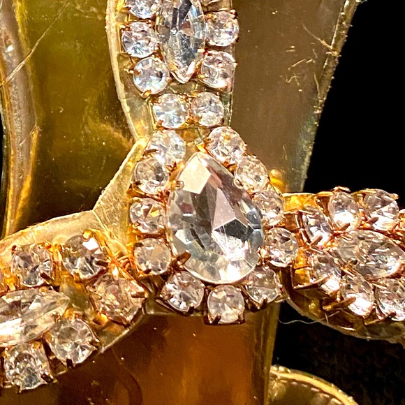 UNISA 'Liese' Gold T-Strap Thong Sandals with Jewels and Rhinestones SZ 6.5 - Picture 3 of 10